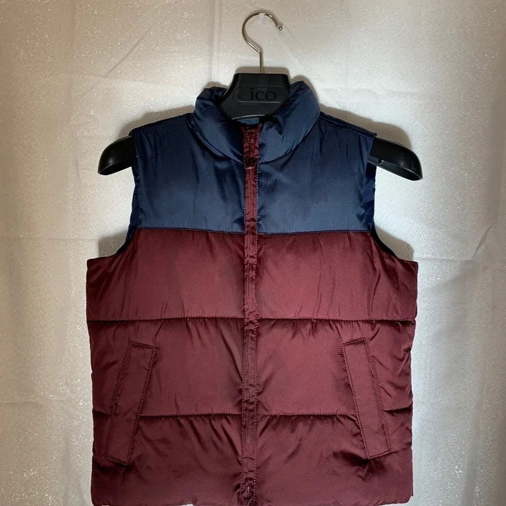 Old Navy boys puffs vest size small(6-7) blue and burgundy